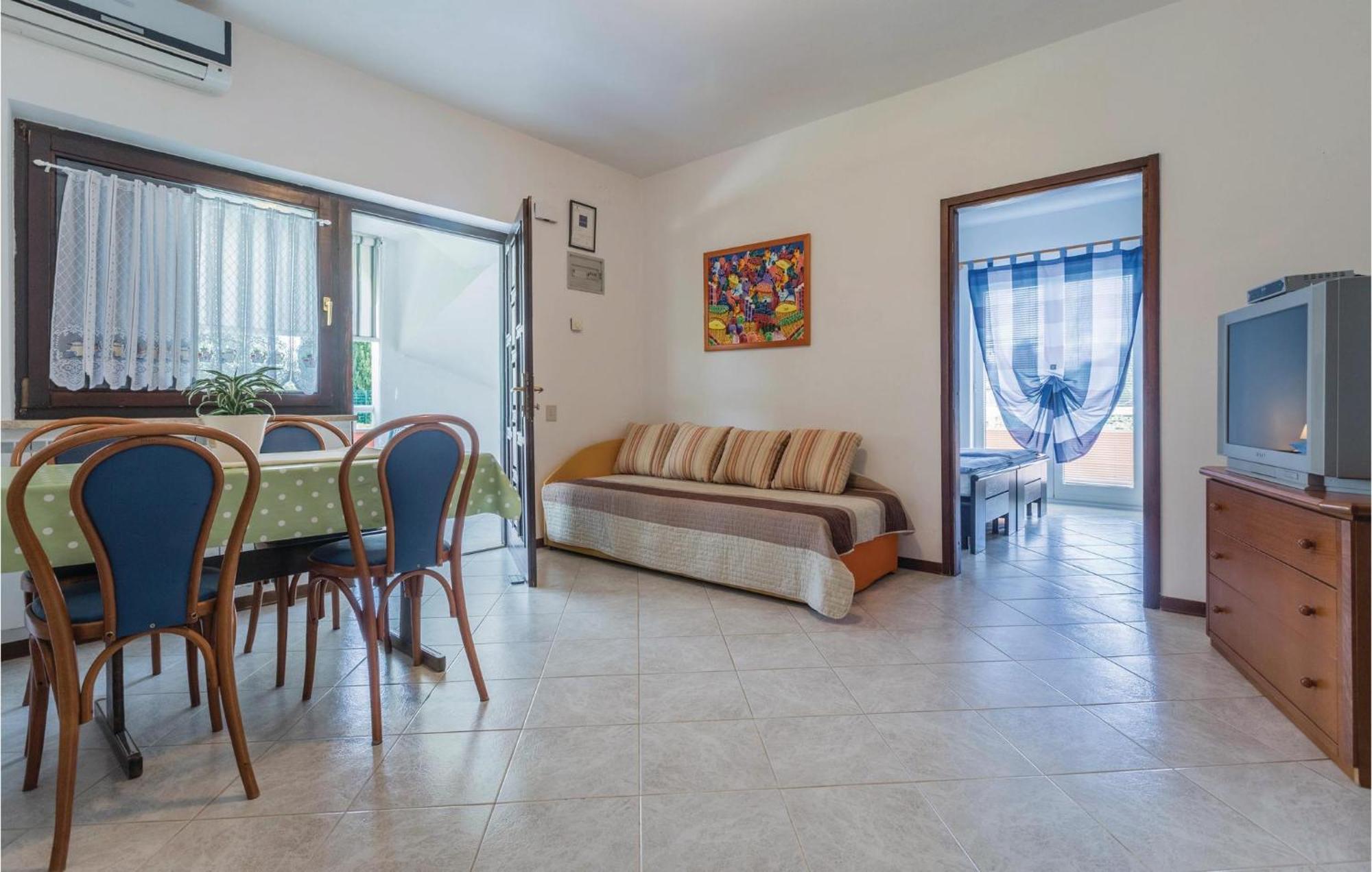 2 Bedroom Beautiful Apartment In Savudrija Zewnętrze zdjęcie