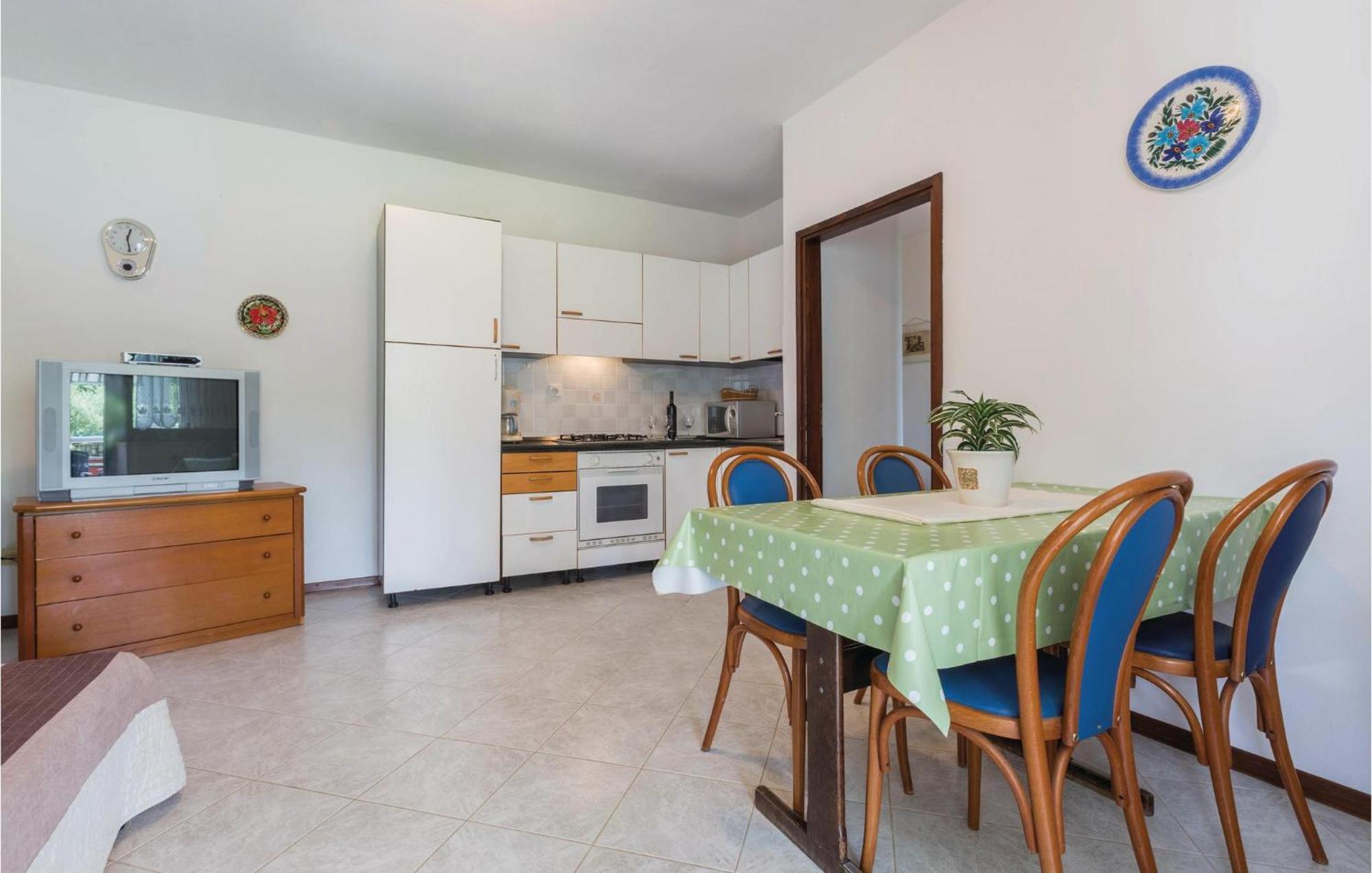 2 Bedroom Beautiful Apartment In Savudrija Zewnętrze zdjęcie