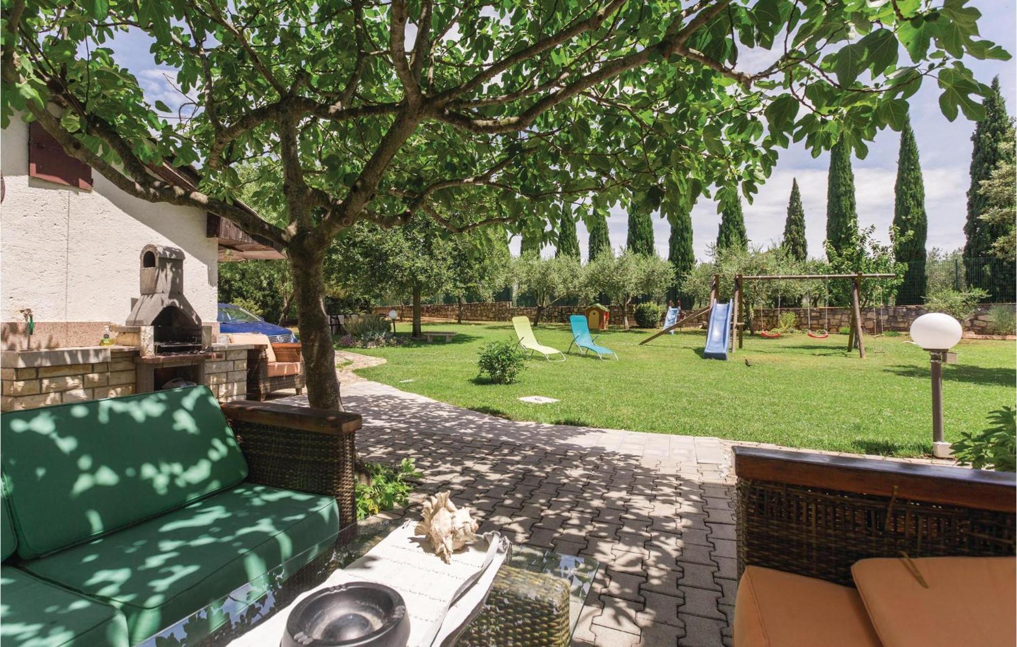 2 Bedroom Beautiful Apartment In Savudrija Zewnętrze zdjęcie