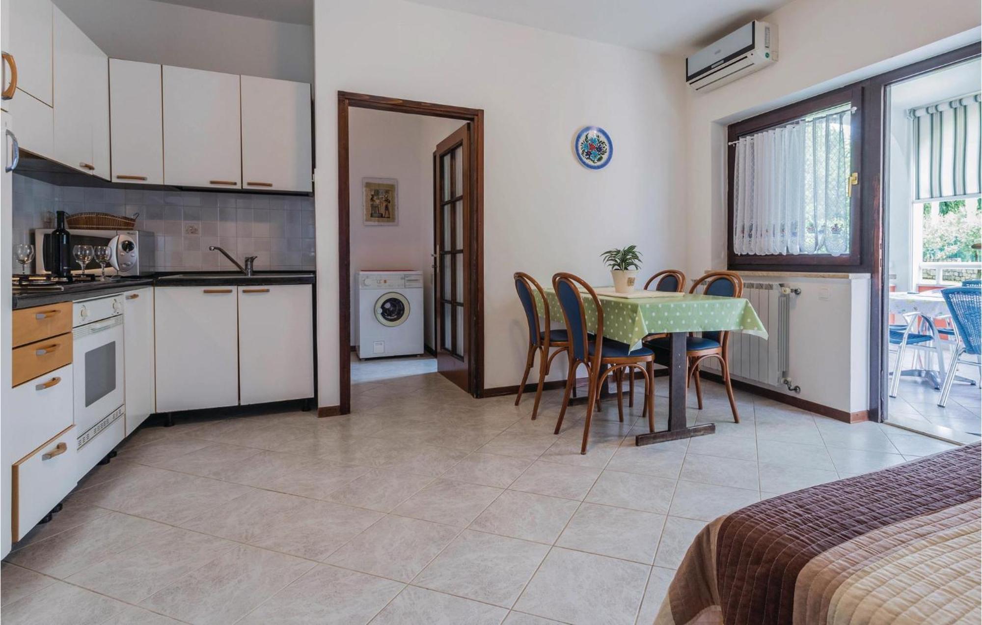 2 Bedroom Beautiful Apartment In Savudrija Zewnętrze zdjęcie